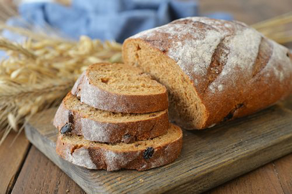 Bánh mì nguyên hạt giàu dinh dưỡng và chất xơ, là bữa sáng hợp lý cho những người ăn kiêng.
