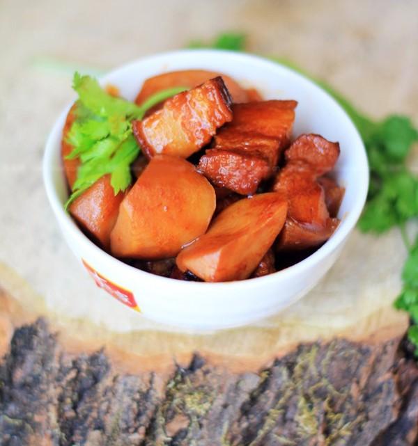 Vào bếp cuối tuần: Khoai sọ kho thịt dẻo thơm đậm đà