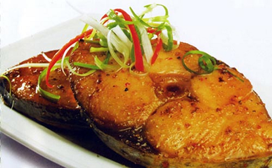 các món ăn đơn giản từ cá cá thu rim tỏi ớt