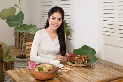 Hoa hậu Nam Em khai trương nhà hàng N.E food