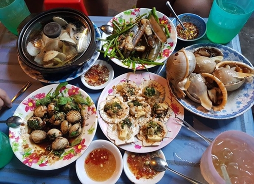 Những con hẻm ăn vặt luôn tấp nập ở Sài Gòn 5