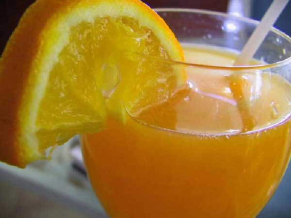 Giải rượu bằng nước cam pha mật ong 