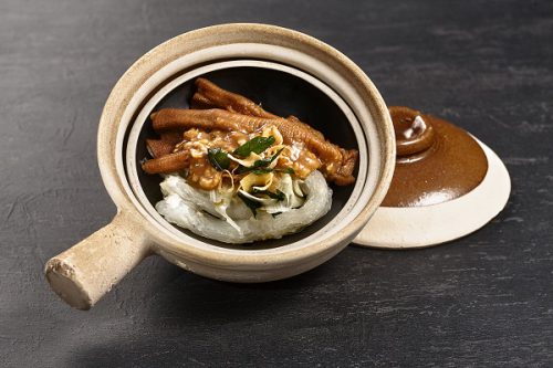 Braised Pigs Tendon Goose Web Whole Garlic And Shallot In Claypot
