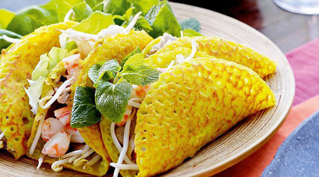 Những món ăn bán đầy vỉa hè Việt bất ngờ “nổi danh” trên báo Tây